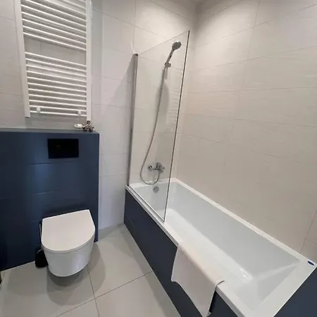 Niebieski Kwadrat - Garaz Podziemny + Ac!