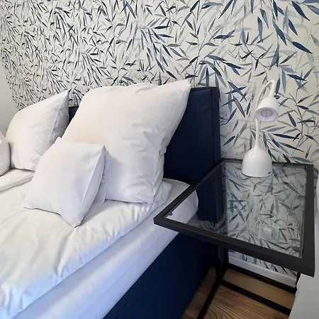 Niebieski Kwadrat - Garaz Podziemny + Ac!