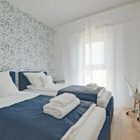 Niebieski Kwadrat - Garaz Podziemny + Ac! *