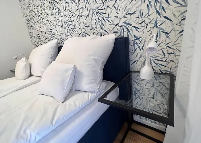 Niebieski Kwadrat - Garaz Podziemny + Ac!